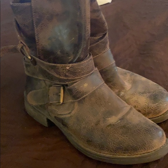 Brown distressed boots - Picture 2 of 3